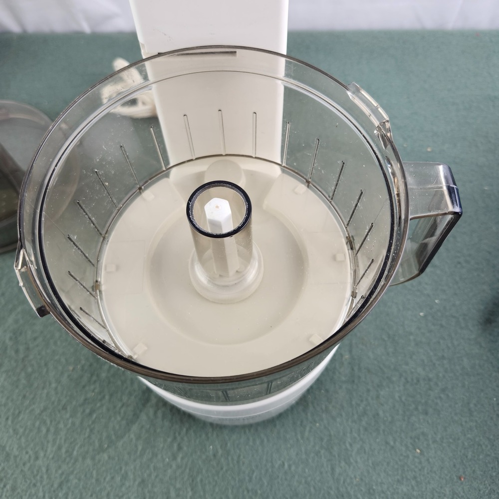 Vintage Black & Decker F1-CFP-10 Shortcut Food Processor Ivory - Tested - Picture 7 of 11